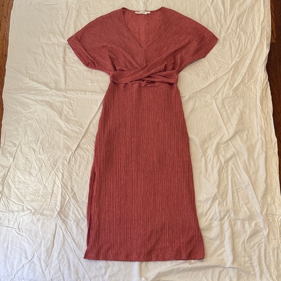 All in Favor Dresses & Skirts - All in Favor V-Neck Midi Dress in Rosewood